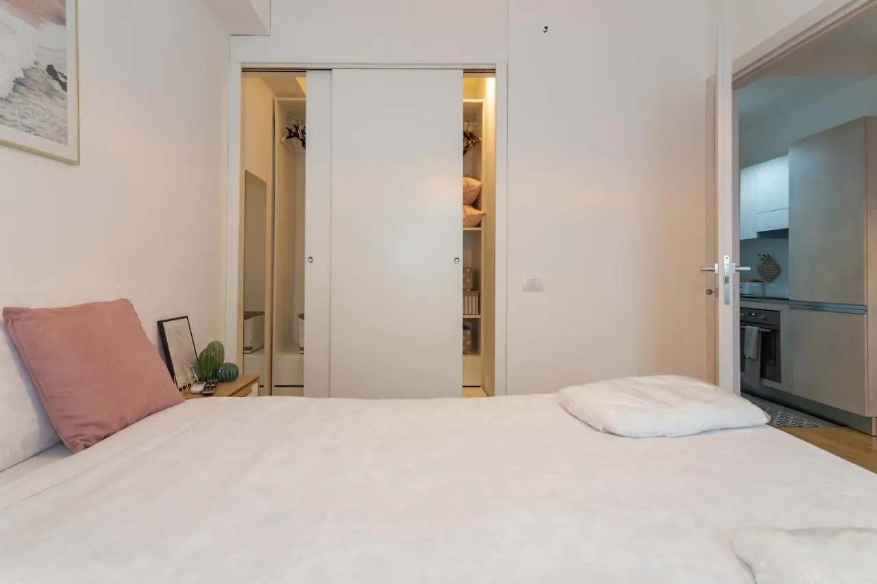 Comodo Appartamento Vicino A Stazione Centrale - Brianza Master Guest Milánó Apartman