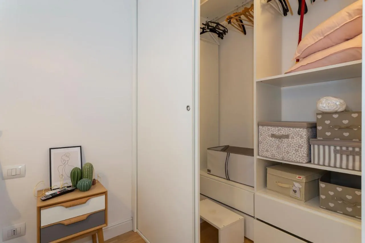 Comodo Appartamento Vicino A Stazione Centrale - Brianza Master Guest Milánó Apartman